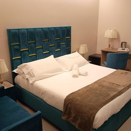B&B Suites&Rooms Piazza Dei Martiri Catania Bagian luar foto