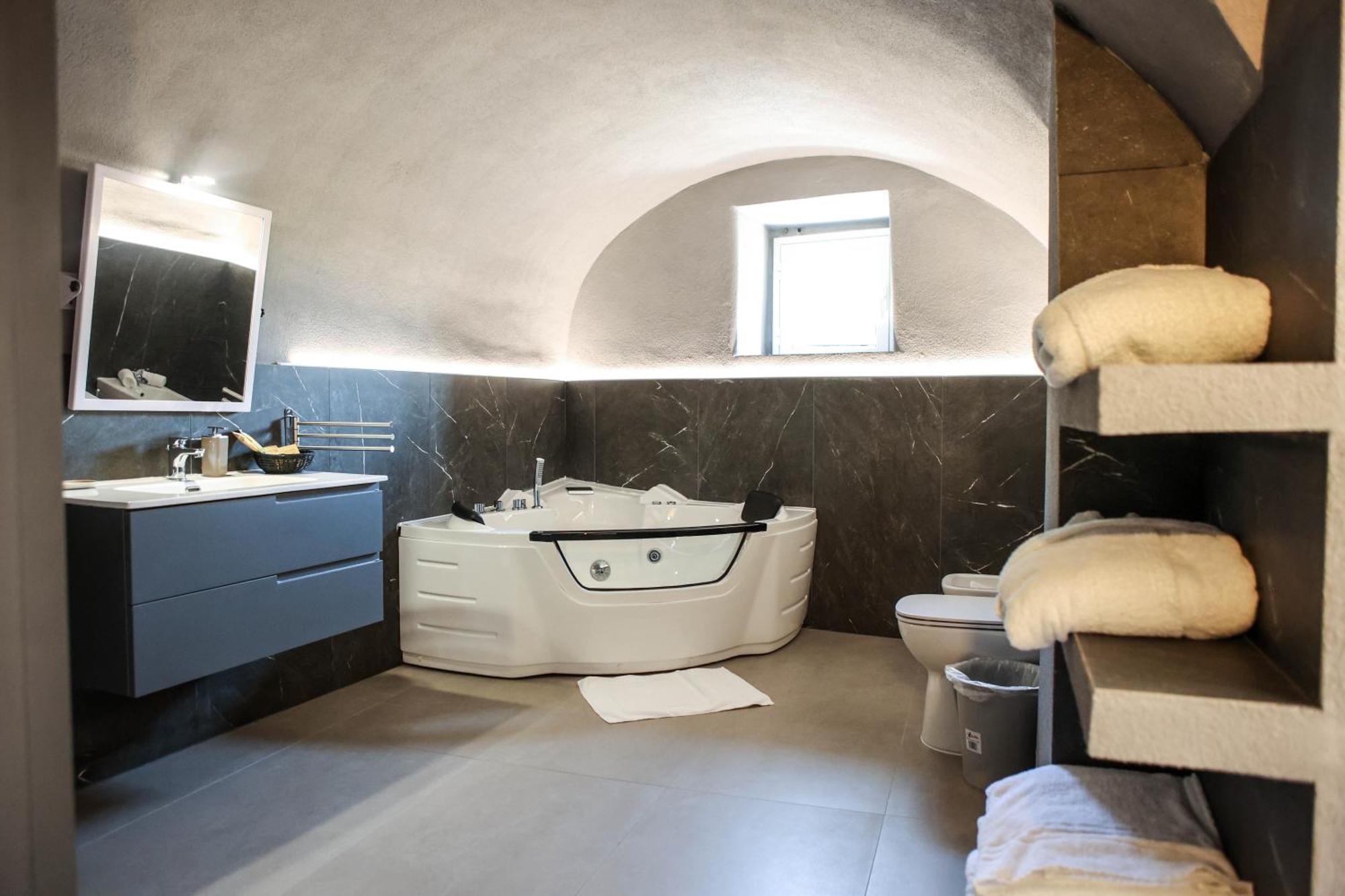 B&B Suites&Rooms Piazza Dei Martiri Catania Bagian luar foto