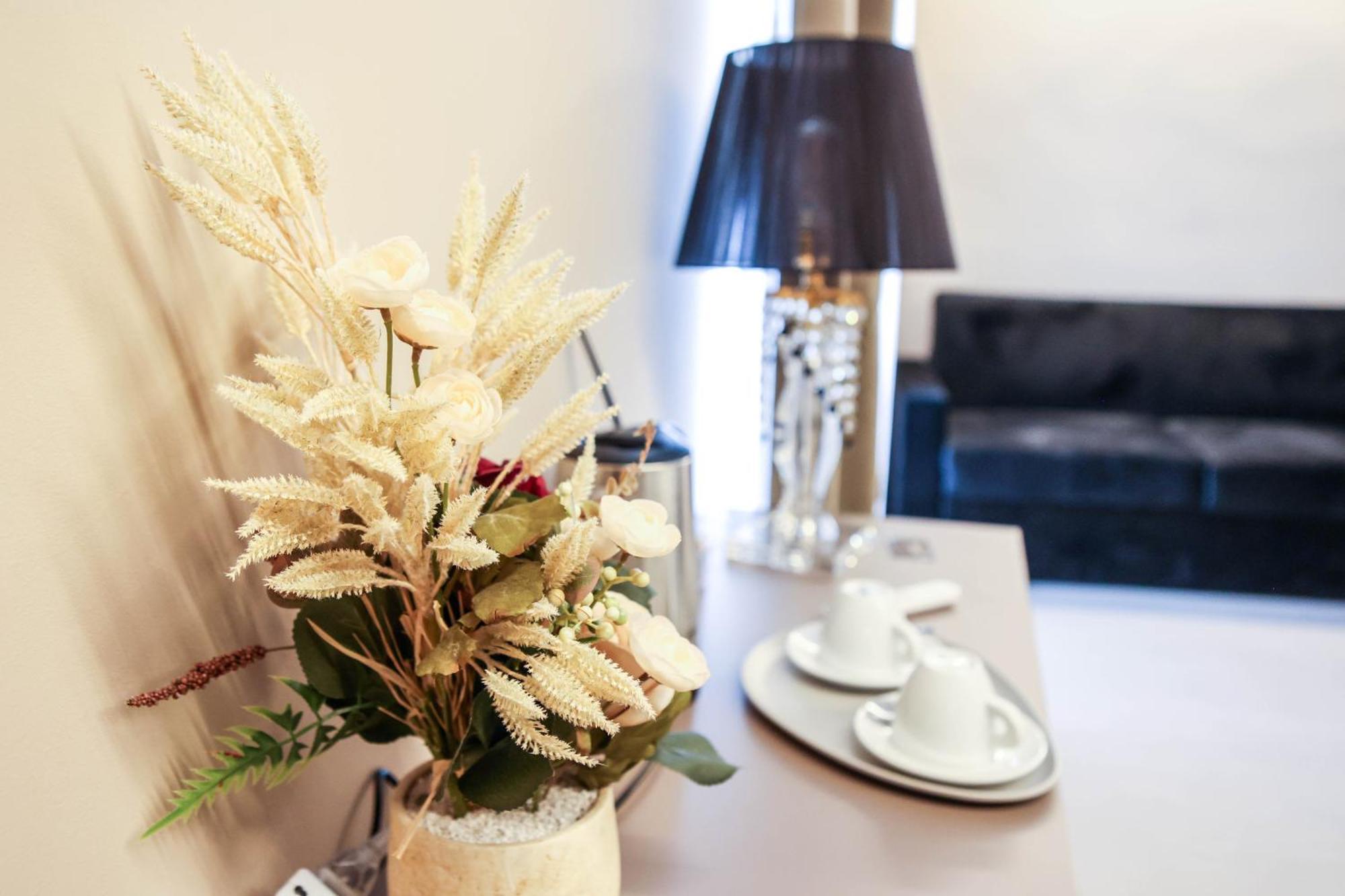 B&B Suites&Rooms Piazza Dei Martiri Catania Bagian luar foto