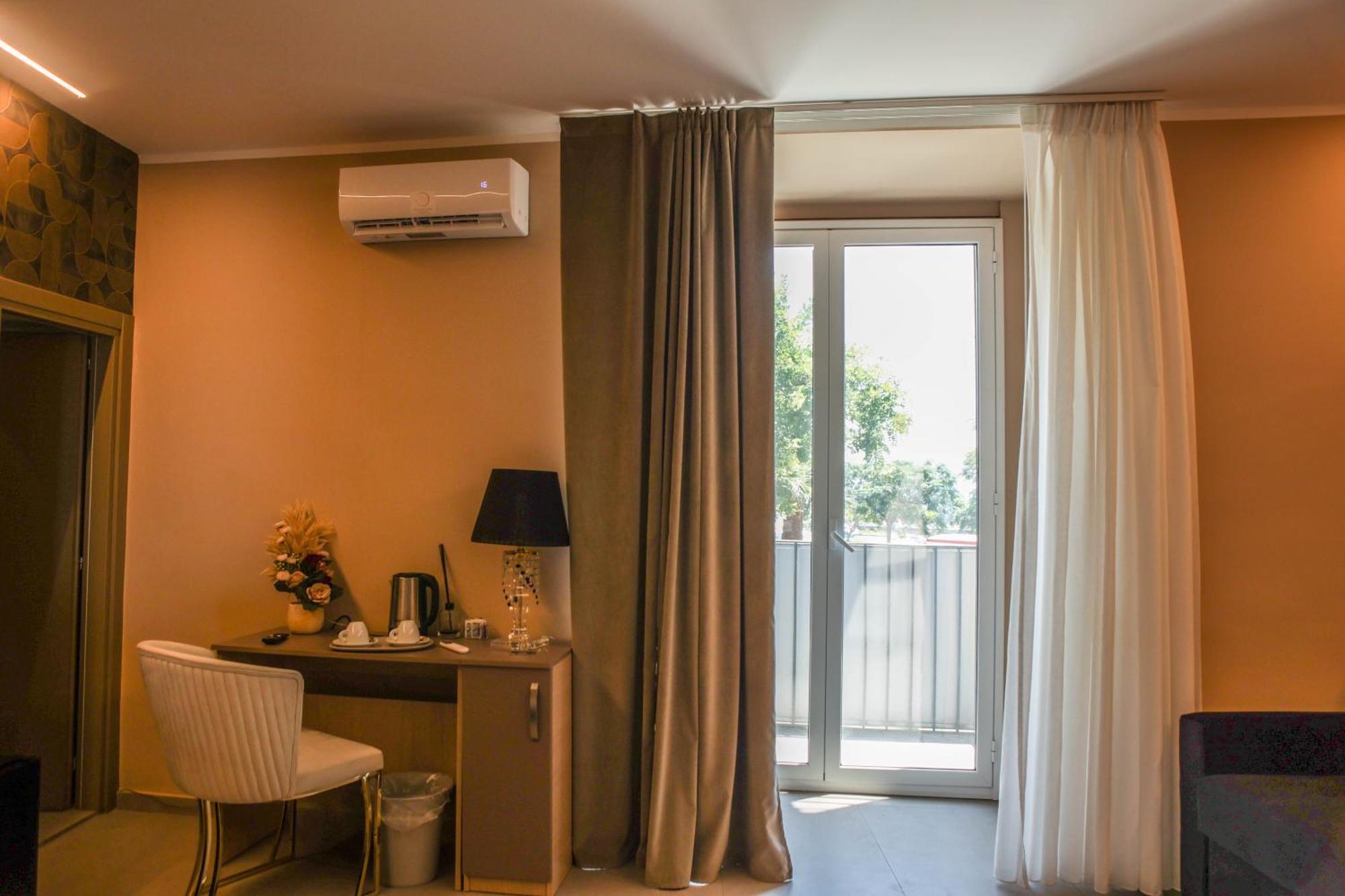 B&B Suites&Rooms Piazza Dei Martiri Catania Bagian luar foto
