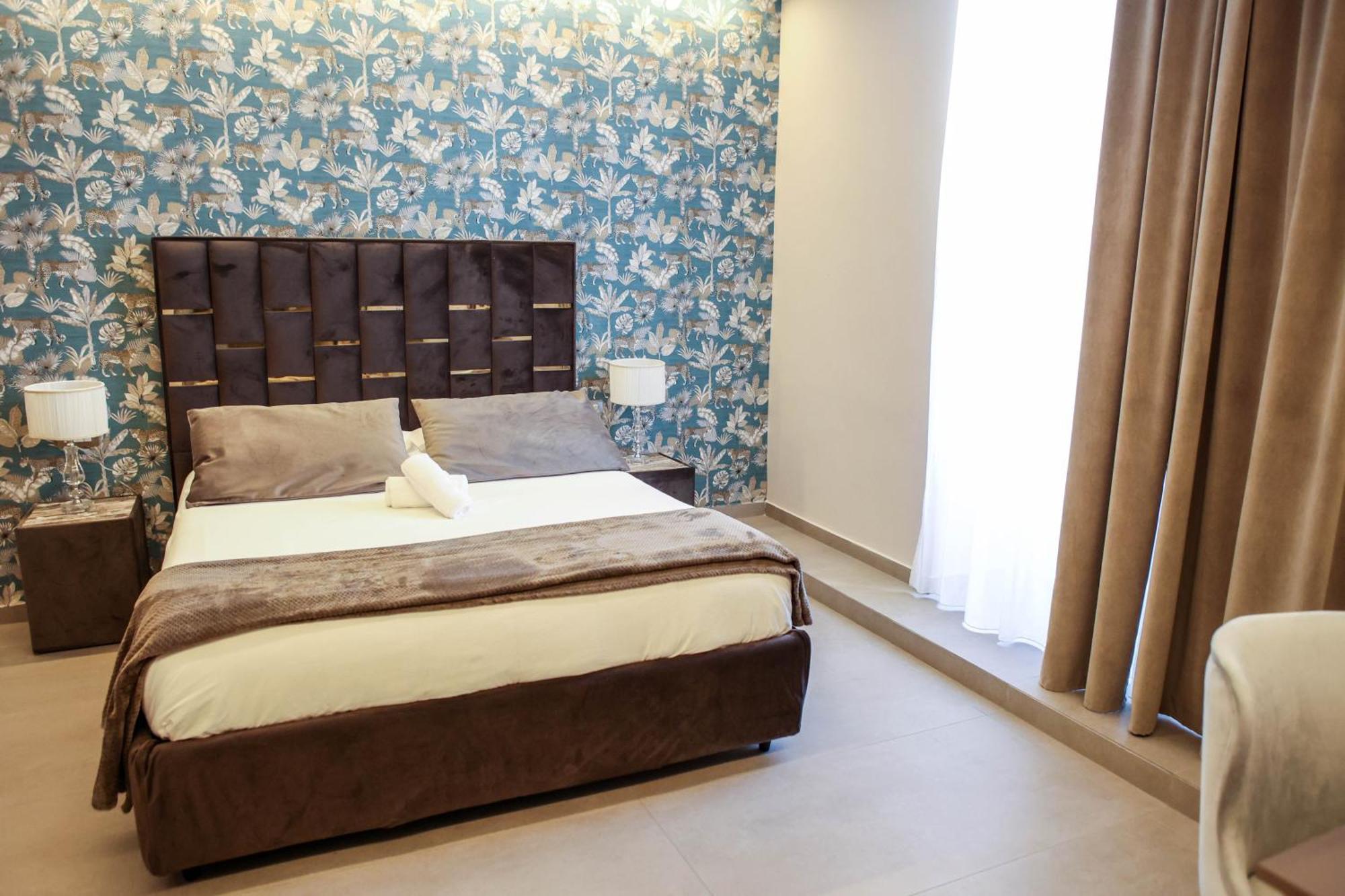 B&B Suites&Rooms Piazza Dei Martiri Catania Bagian luar foto
