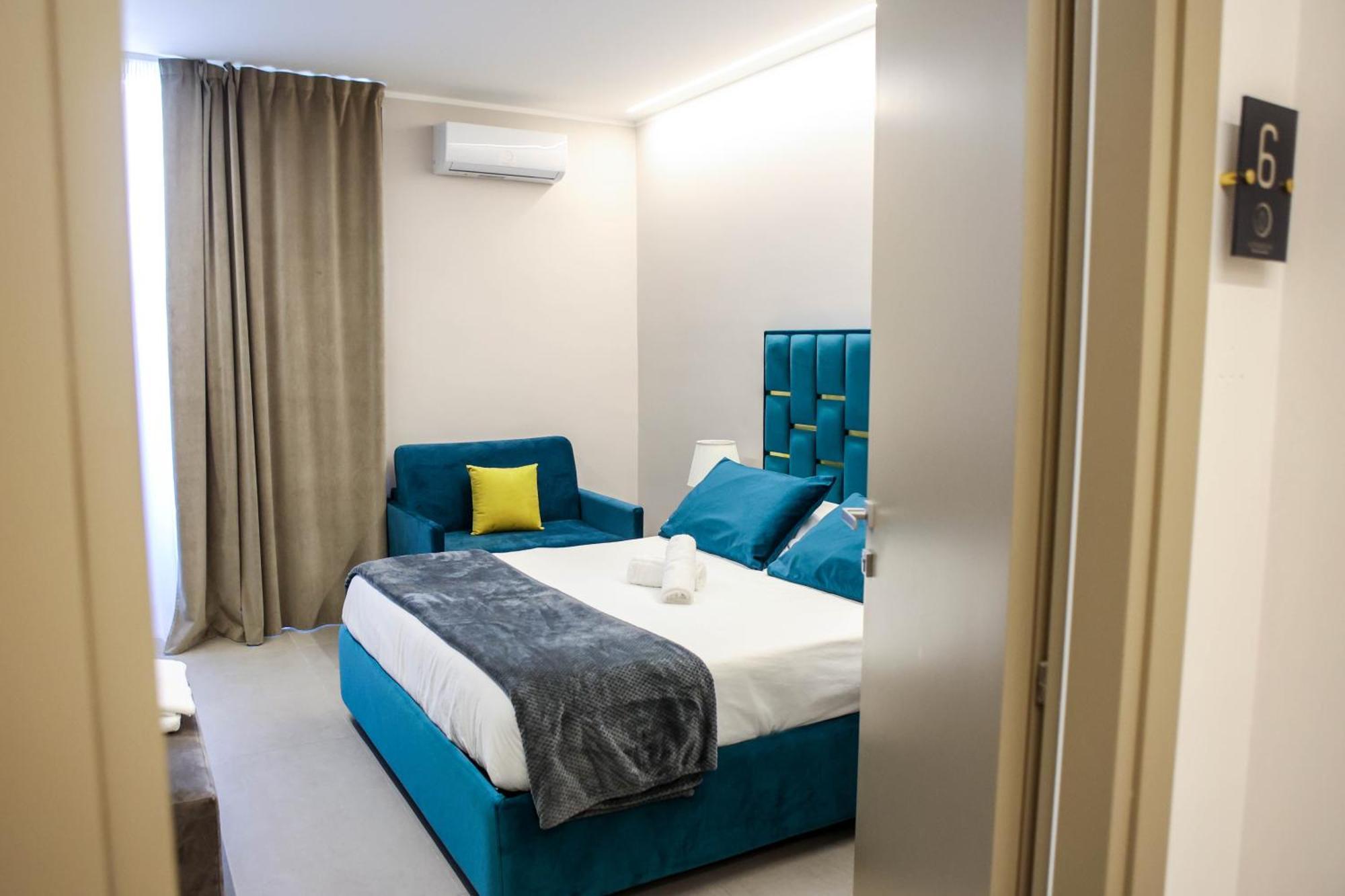 B&B Suites&Rooms Piazza Dei Martiri Catania Bagian luar foto