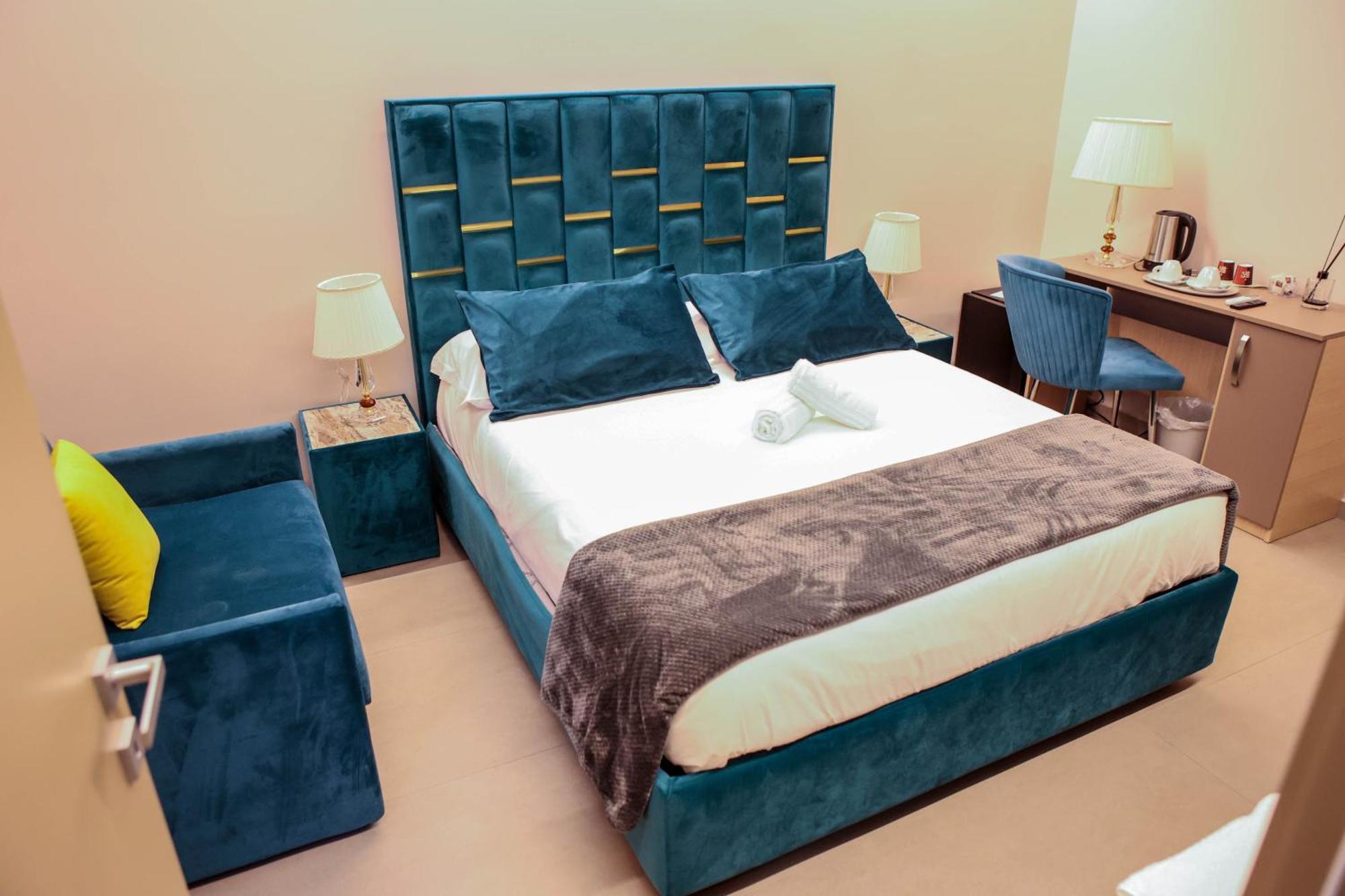B&B Suites&Rooms Piazza Dei Martiri Catania Bagian luar foto