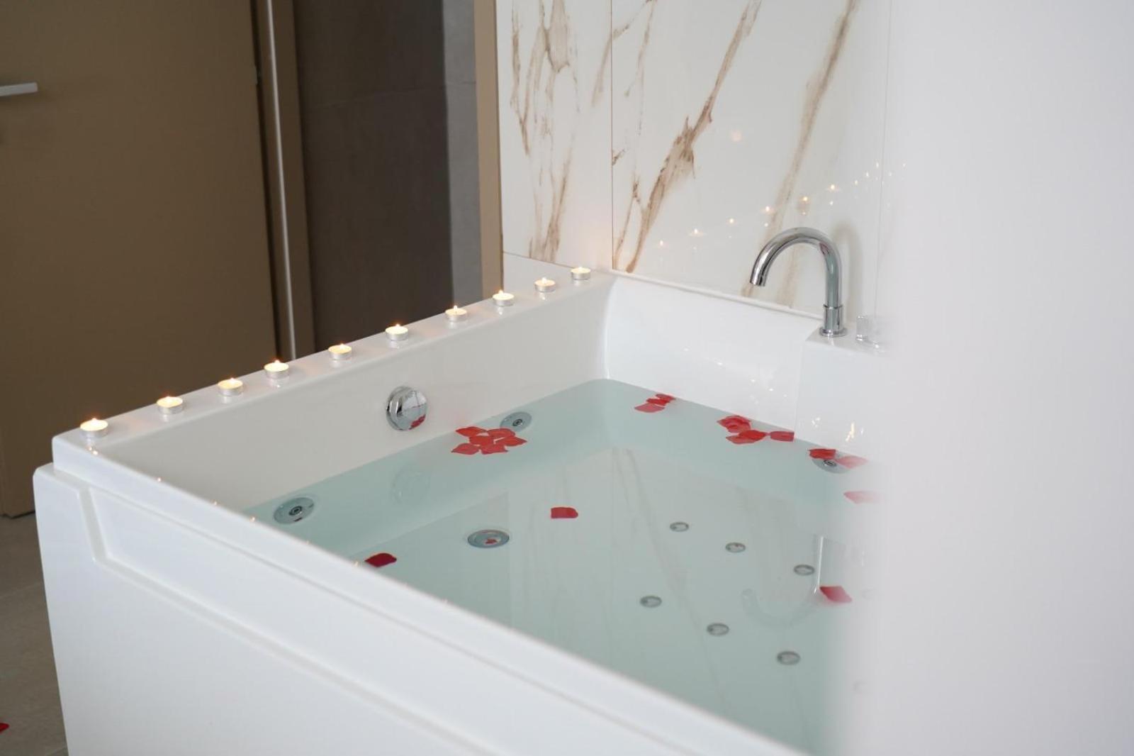 B&B Suites&Rooms Piazza Dei Martiri Catania Bagian luar foto