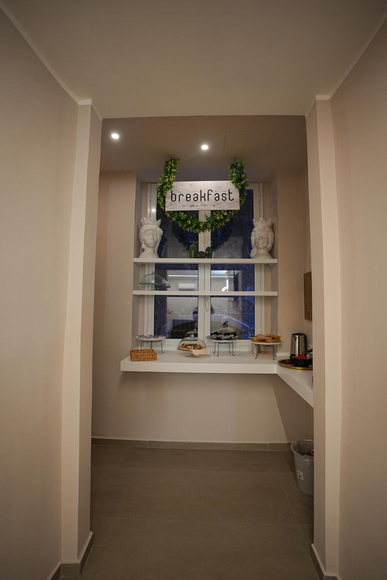 B&B Suites&Rooms Piazza Dei Martiri Catania Bagian luar foto