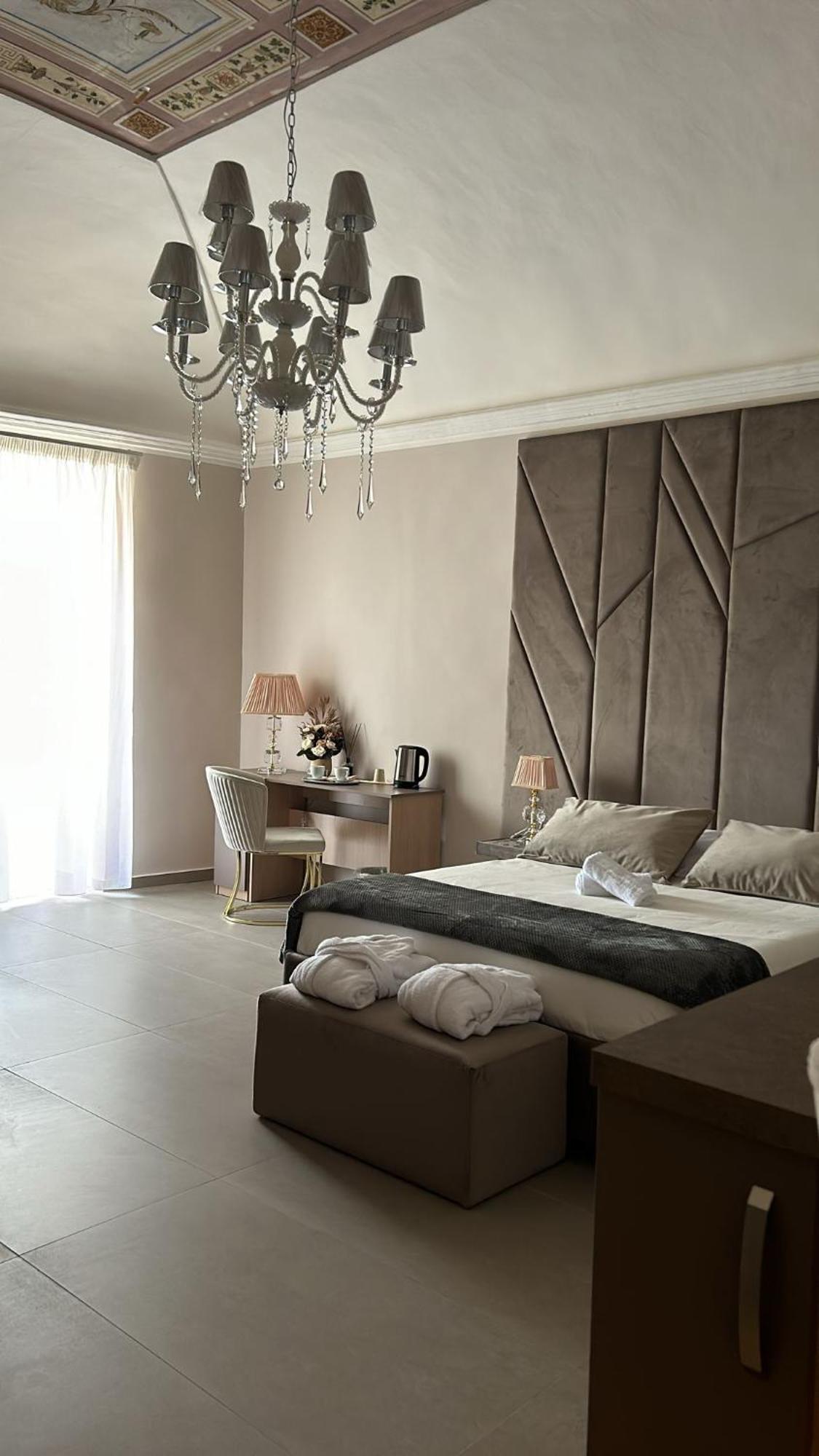 B&B Suites&Rooms Piazza Dei Martiri Catania Bagian luar foto