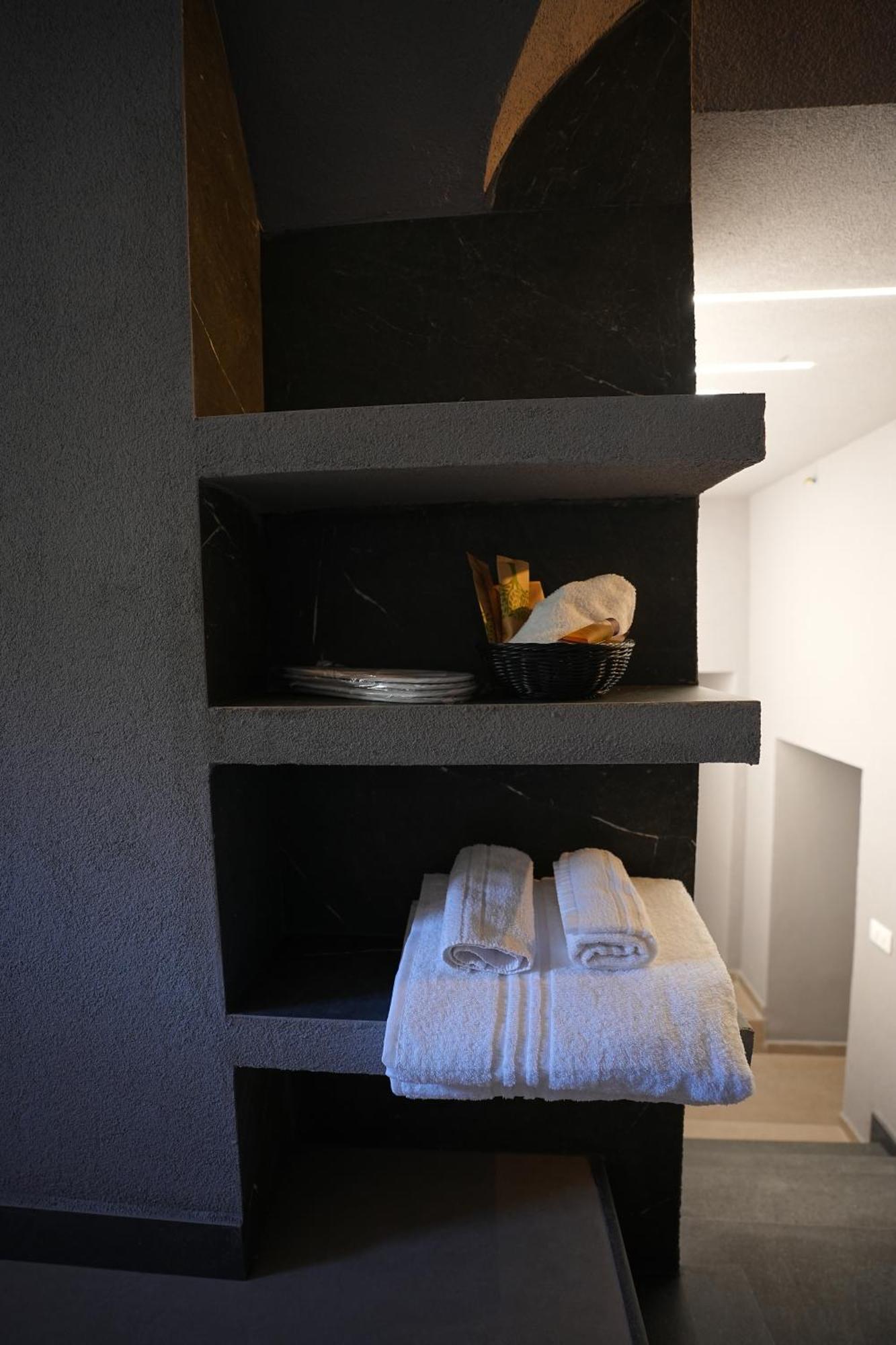 B&B Suites&Rooms Piazza Dei Martiri Catania Bagian luar foto
