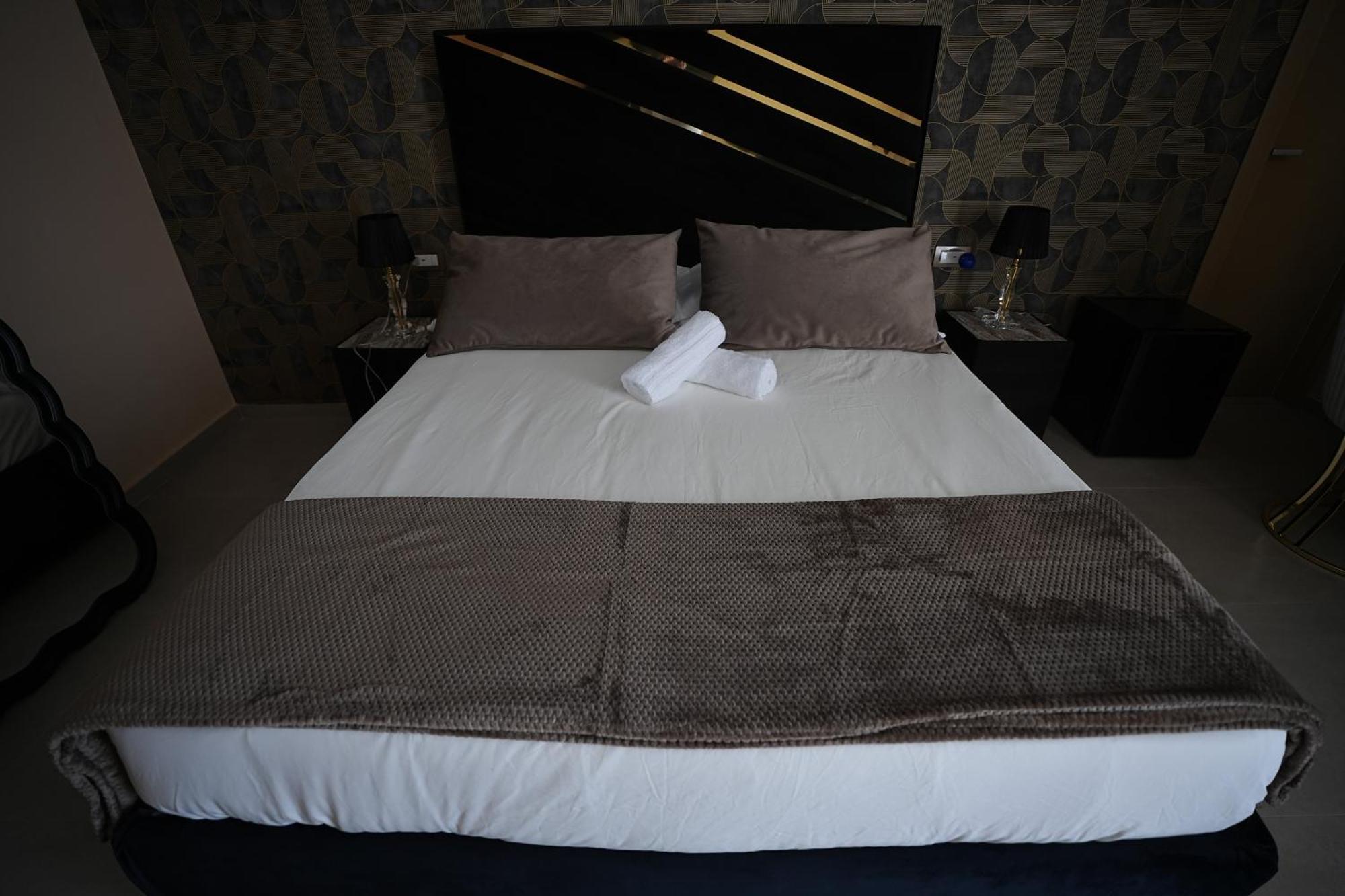 B&B Suites&Rooms Piazza Dei Martiri Catania Bagian luar foto