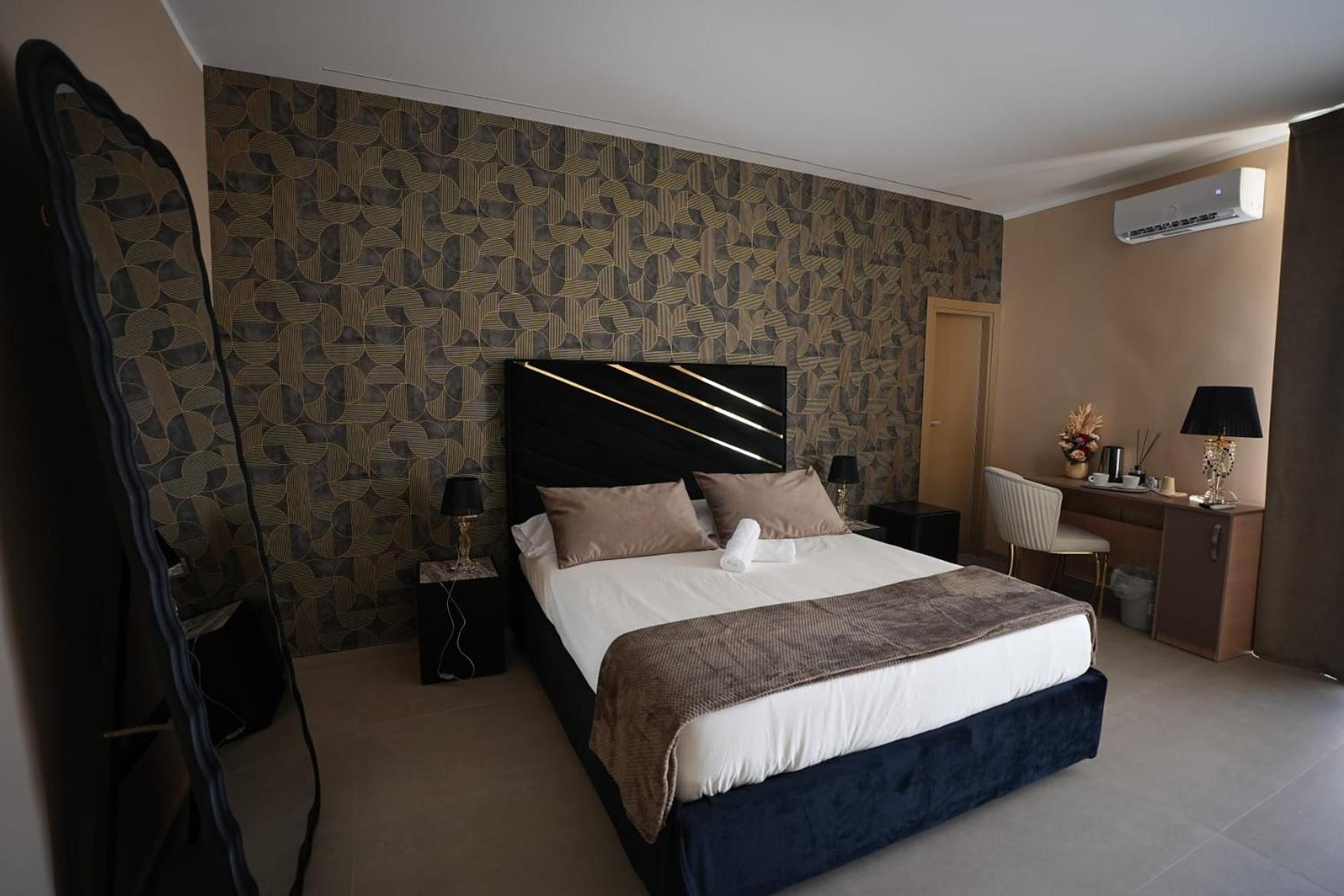B&B Suites&Rooms Piazza Dei Martiri Catania Bagian luar foto